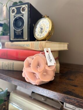 Estelle Calla Lily Soy Wax
Candle Ball - Homemade Home Decor